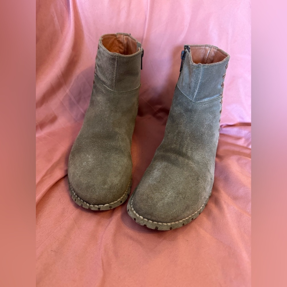 BED STU Women’s Distressed Olive Green Suede Leather Ankle Boots Sz 8